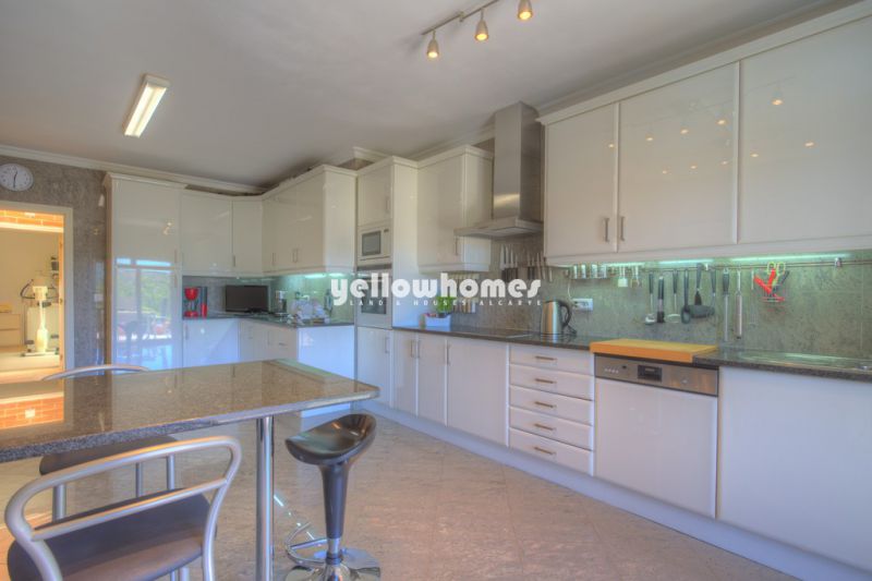 Detached 4 bedroom property on a large, private plot near Loule